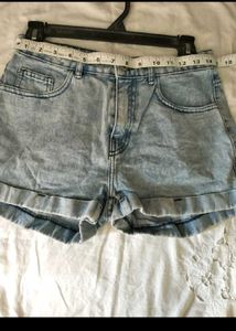 Beautiful Crop Top And Kiabi Shorts