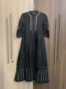 Black Aline Kurthi With Thread Work