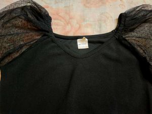 Sheer Sleeve Crop Top 🖤