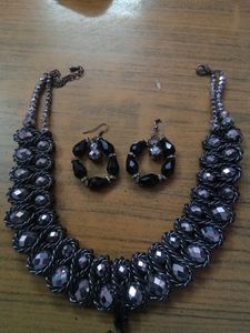Very Beautiful Black Necklace Set