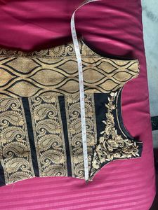 Ethnic Kurta With Bronze Gold Leggings