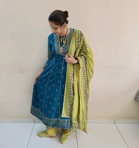 Kurta Fabric: RayonFabric: RayonBottomwear Fabric: RayonSleeve Length: Three-Quarter SleevesPattern: PrintedSet Type: Kurta with Dupatta and BottomwearStitch Type: Stitched
