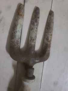 Spade Trishul Shaped 🔱