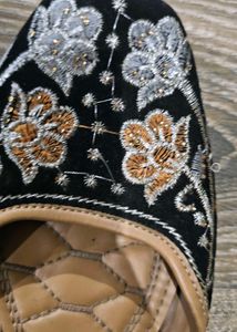 Embroidered Velvet Juttis