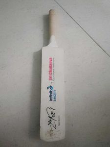 Autograph Cricket Bat with Player Design