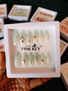 PINK KEY Press-On Nails