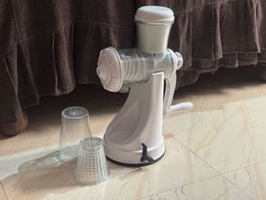 Hand Juicer