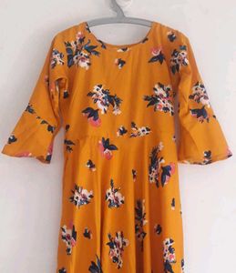 GREAT PRiCE DROP🔥 YELLOW FLORAL RPINTED GOWN