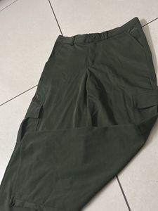 Bottle Green Cargo Pants With Zipper And Pockets