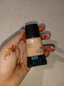 Maybelline Fit Me Foundation - 230 Natural Buff