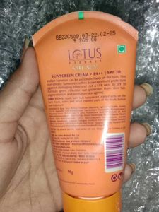 I M Selling Lotus Herbals Safe Sunscreen