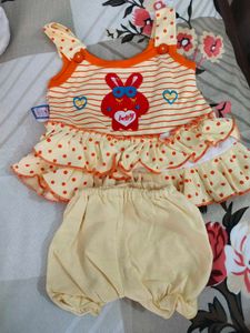 Cute Baby Outfit - Top & Bloomer Set