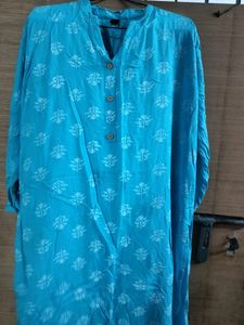 Light Kurti With White Design