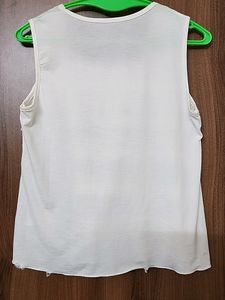 Part wear White Sleeve Less Top