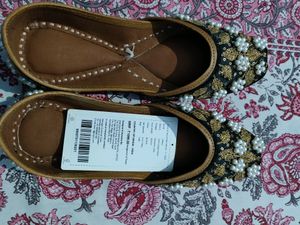 Embroided Jutti
