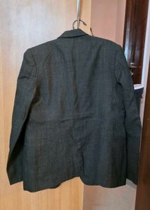 Classic Blazer - Versatile Style