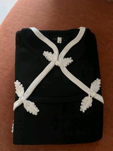 Chic Black &amp; White High neck Collard Top