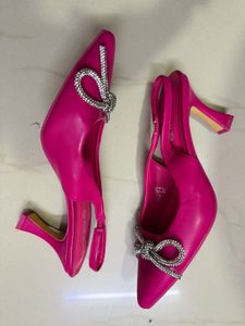 Hot Pink Rhinestone Heels 🩷🎀