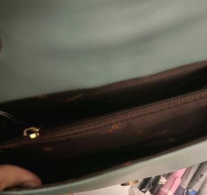 Chic Chain Detail Crossbody Bag