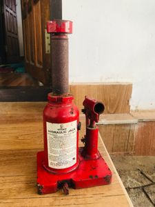 Titan Hydraulic Jackey