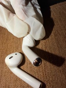 Apple Airpods 2 with Case