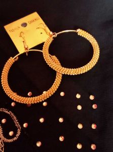 Kurti With2earings Hairstyle Clip