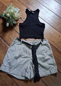 Chic Beige Shorts