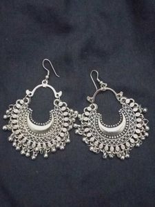Free Bracelet With Silver Jhumka Earrings