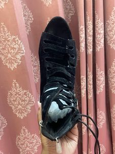 Stylish Black Velvet Lace Up Sandals