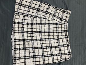 Plaid Mini Skirt with check print good for winters