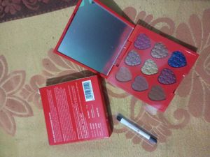 Myglamm Xoxo Eyeshadow Palette.
