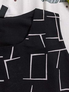 Geometric Print Sleeveless Short Kurta