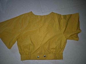 Chic Mustard Top