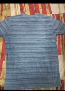 Men&#39;s Striped V-Neck T-Shirt