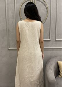 Chic Eyelet Sleeveless Midi Dress