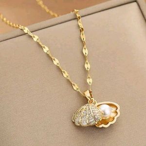 Beautiful stainless Steel golden shell necklace.