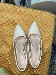 White Pointed-Toe Heels - Size 3 (22.8 Cm)