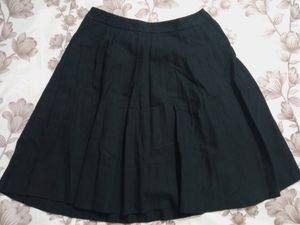 Knee Length Black Skirt😍
