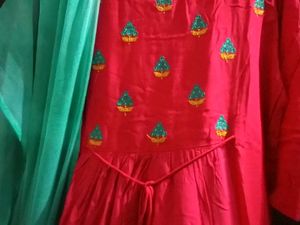 Elegant UsedRaniPinkEmbroidered KurtaSet WithChudi