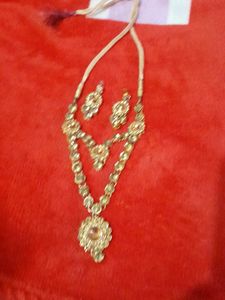 A Brand New JEWELLERY SET