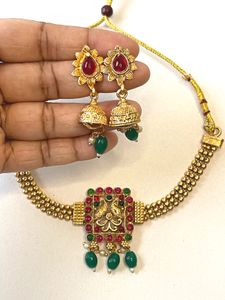 Temple Choker Set