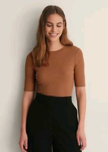 H&amp;M Ribbed Brown Tee🤎