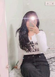 fitted white Tshirt
