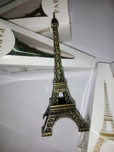 Eiffel tower showpiece