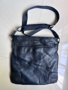 black leather sling/messenger bag