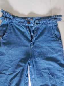 Baggy High-Waisted Jeans