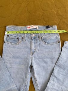 Levi&#39;s Jeans girls 8-10yrs(stretchy)
