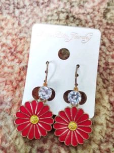 Women&#39;s Latest Fashionable Earrings