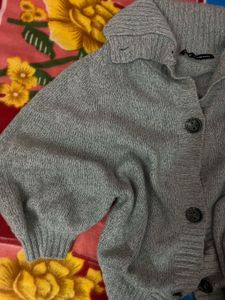 Gray Knit Cardigan Has Pocket Of Both Sides