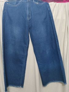 Wide Leg Frayed Hem Jeans